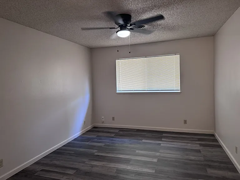 1138 Forestwood Dr — Photo 13