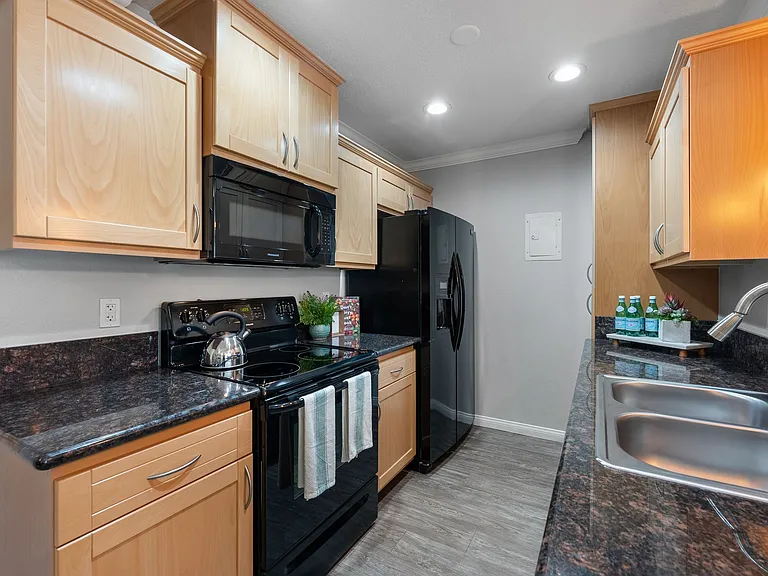 Beachwood Apartments — Photo 15