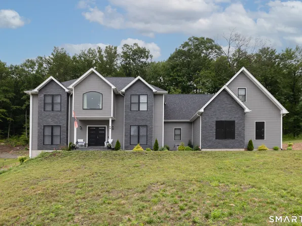 4 Oakengate Road, Wolcott, CT 06716