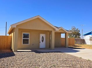 402 Dumas Ave, Wickett, TX 79788