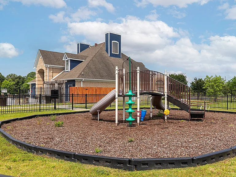 North Creek Apartments — Photo 26