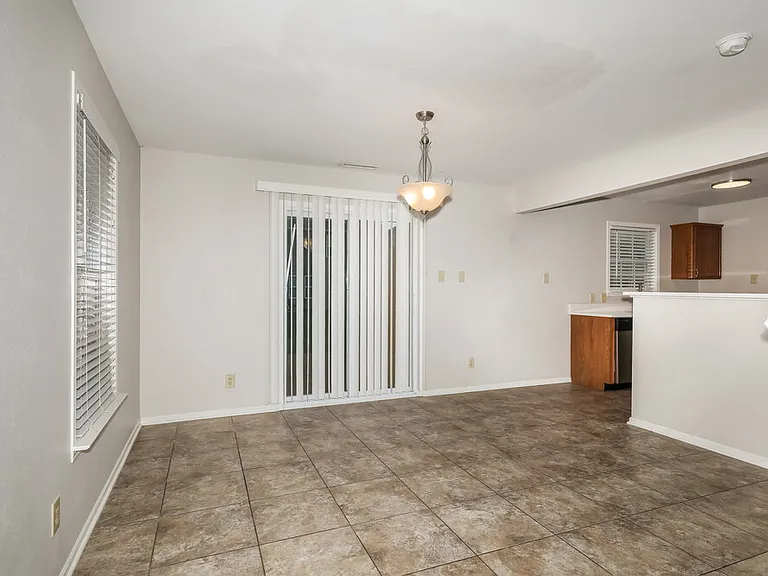 10936 Mansfield Way — Photo 6