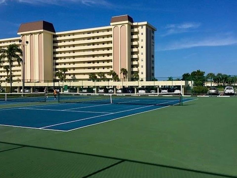 Tennis courts, pickleball courts