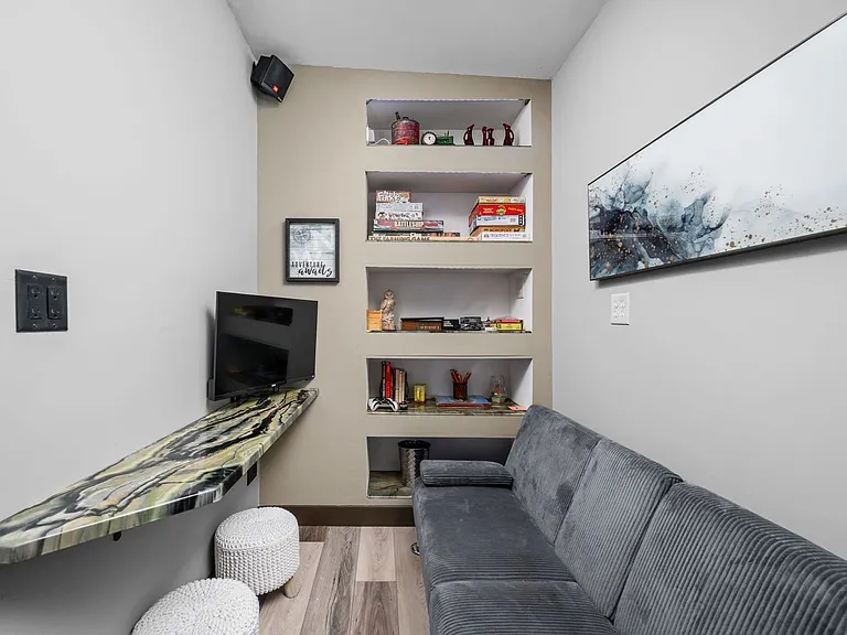 Building's Lounge