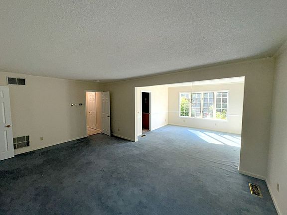 5th image of 1176 Portland Dr