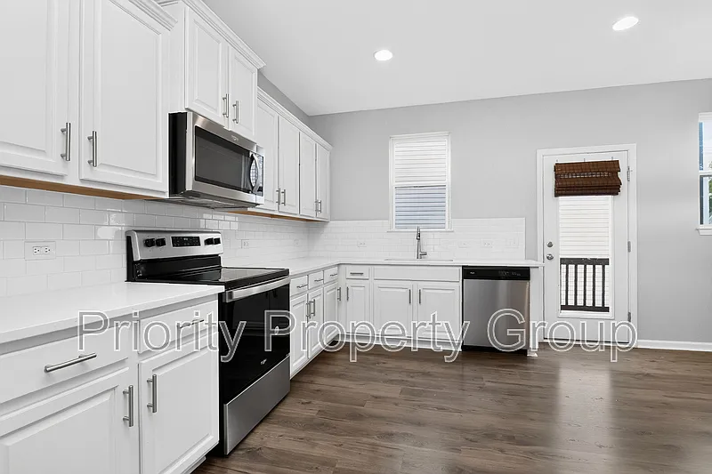 3 bed, 2.5 bath, 1392 sqft, $1,900 — Photo 4