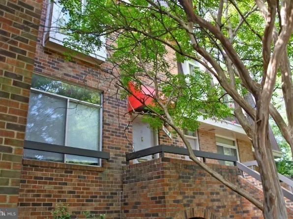 726 15th St S, Arlington, VA 22202