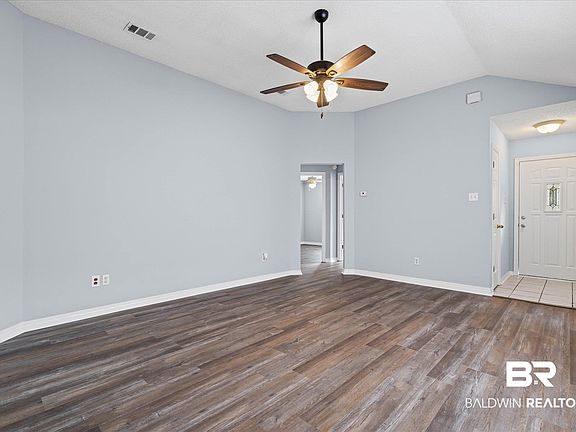 5th image of 7354 Willow Pointe Dr N
