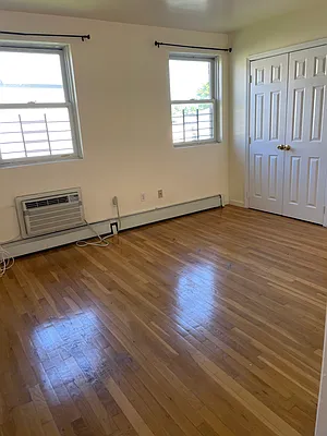 Rented by Metropolis International Realty Inc. | media 5