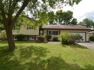 7910 Hallmark Way, Apple Valley, MN 55124