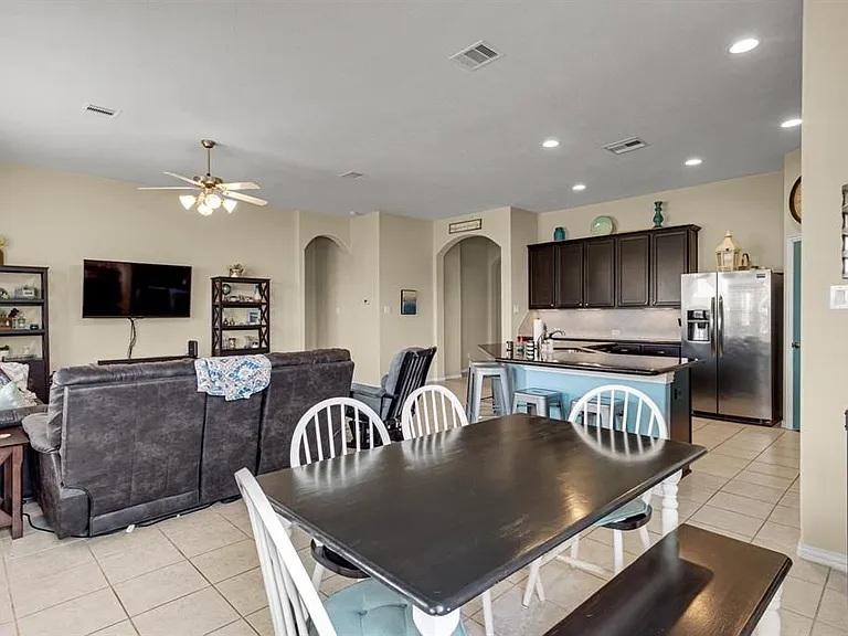 3058 Winterberry Ln — Photo 6