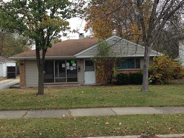 1st image of 425 Shabbona Dr