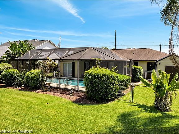 5th image of 1537 Lake Clay Dr