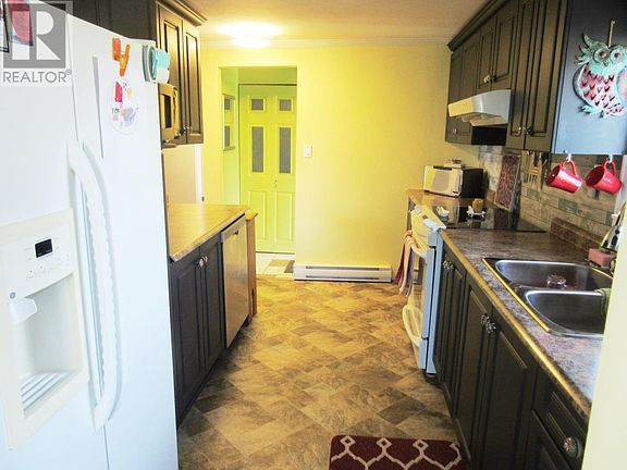 4th image of 14 Mahaneys Ln