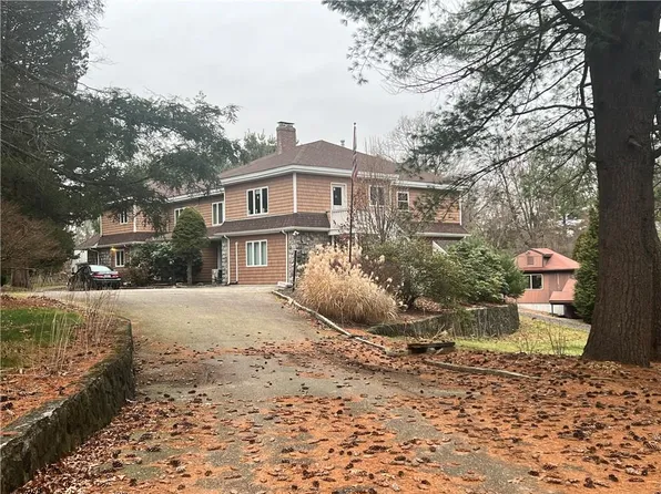 83 Winsor Ave, Johnston, RI 02919