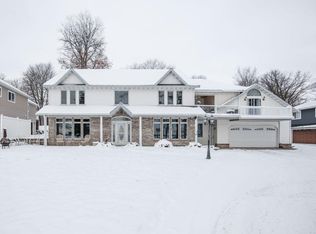 1082 W Lake Dr, Detroit Lakes, MN 56501