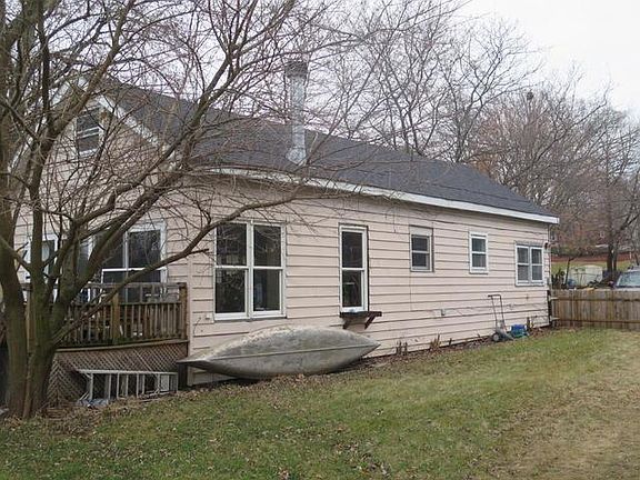 2nd image of 703 Lake Shore Dr