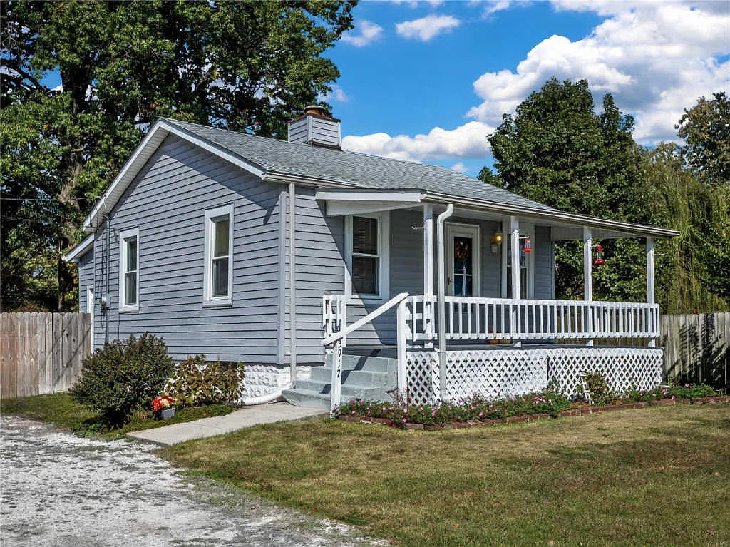 3917 Central Ln photo 1