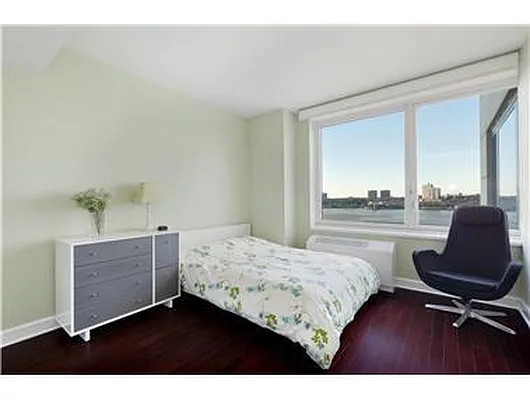 Sold by Douglas Elliman | media 24