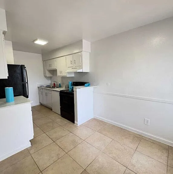 Inglewood Village Apartments — Photo 54