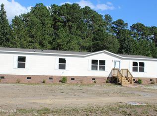 225 Mewborn Dr, Richlands, NC 28574