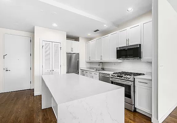 3rd image of 258 Saint Nicholas Ave APT 9A