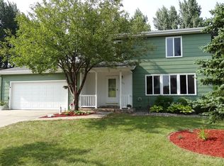 1601 37 1/2 Ave S, Fargo, ND 58104