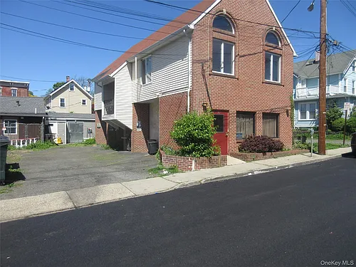 20 Bridge St Photo 1