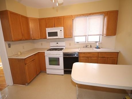 5th image of 1449 E 63rd St