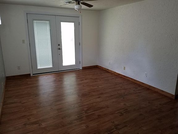 FR w/access to large bk yard