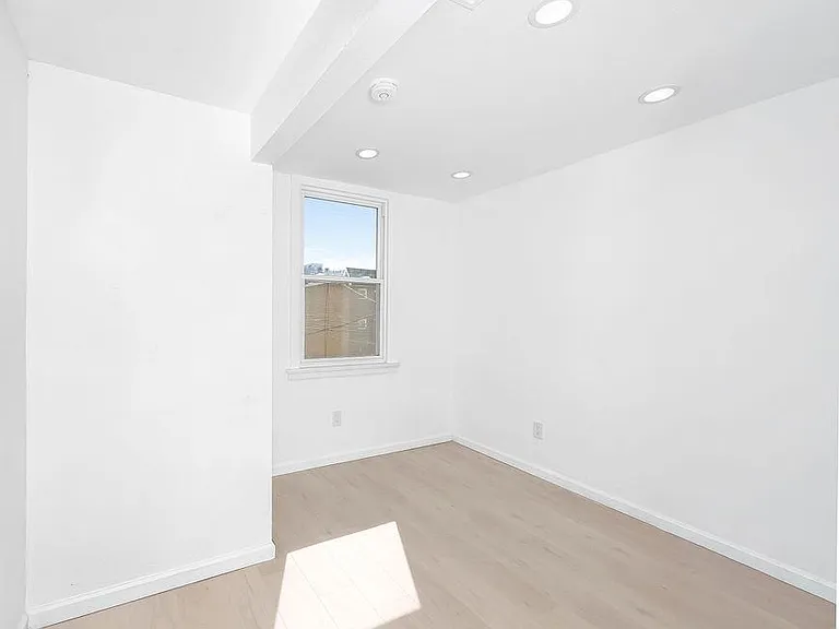 80 Ferry St #2 — Photo 12