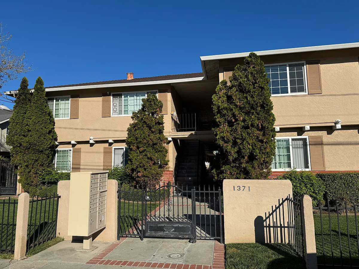 Building Photo - 1371 Sunny Ct #8