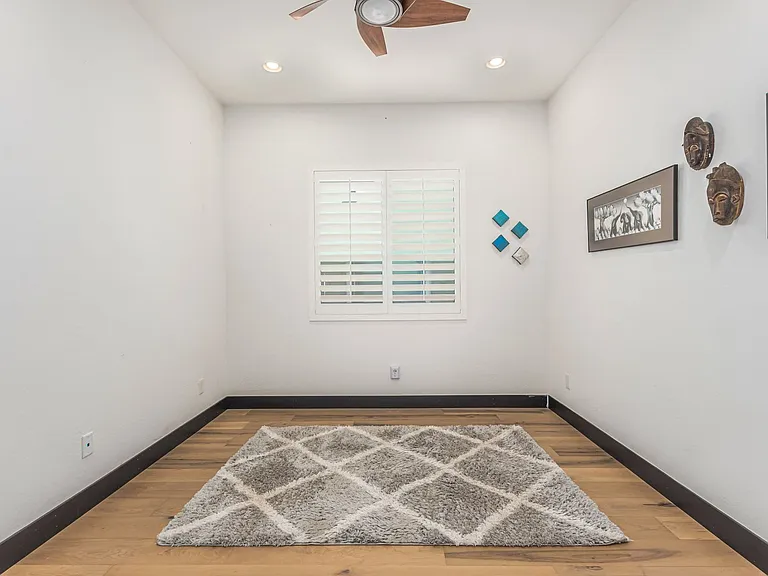 712 E Buist Ave — Photo 34