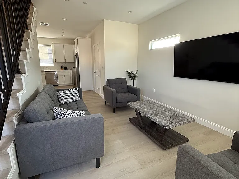 10743 Saticoy St — Photo 19