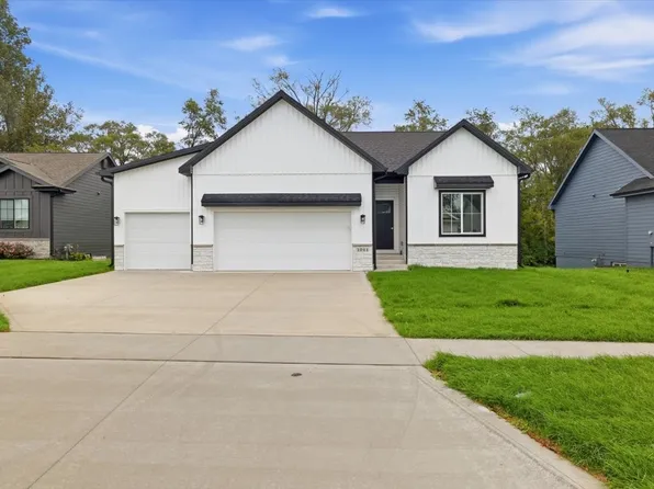 1041 2nd St NE, Altoona, IA 50009