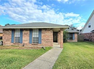 106 Gondrella Dr, Belle Chasse, LA 70037