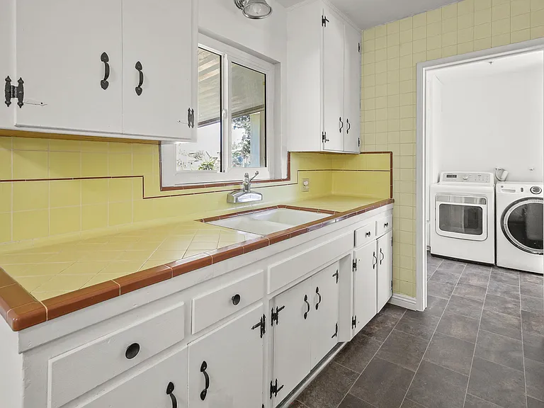 1073 Palm Ave — Photo 5