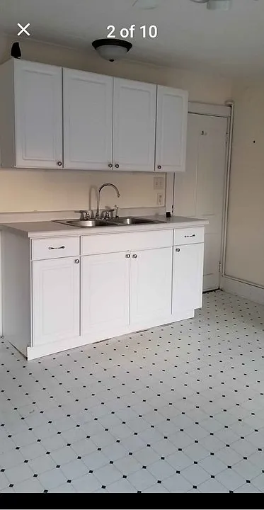 310 1/2 W Adams Ave
