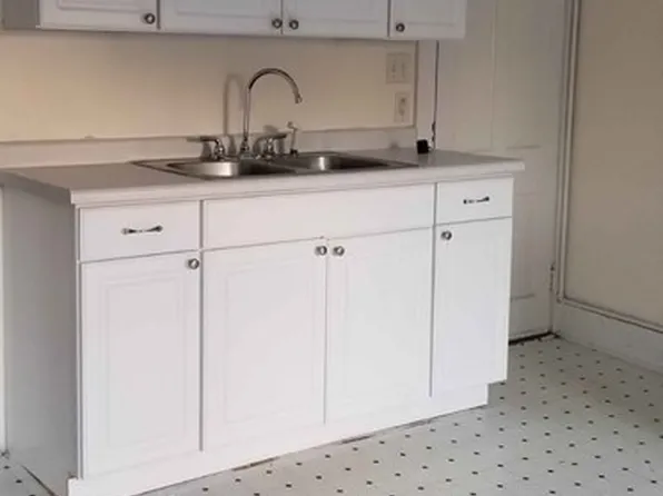 310 1/2 W Adams Ave, Fairfield, IA 52556