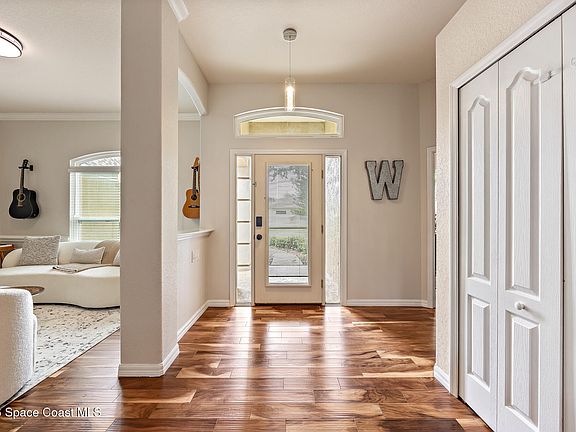 4th image of 6197 Arlington Cir