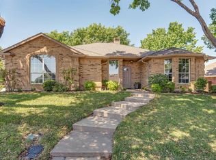 812 Boxwood Dr, Lewisville, TX 75067