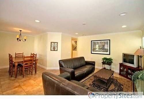 4th image of 713 Dover Ct