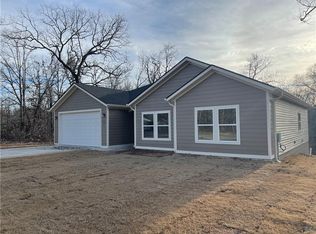 1 Selborne Ln, Bella Vista, AR 72714