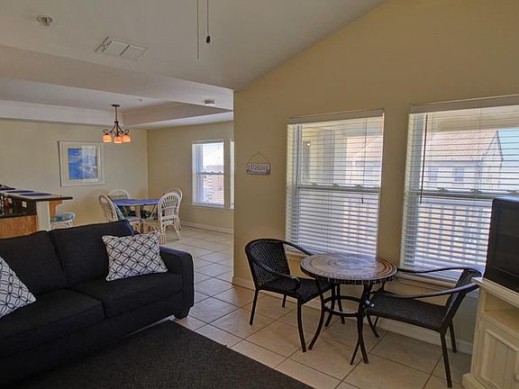 4th image of 129 E Cora Lee Dr #304