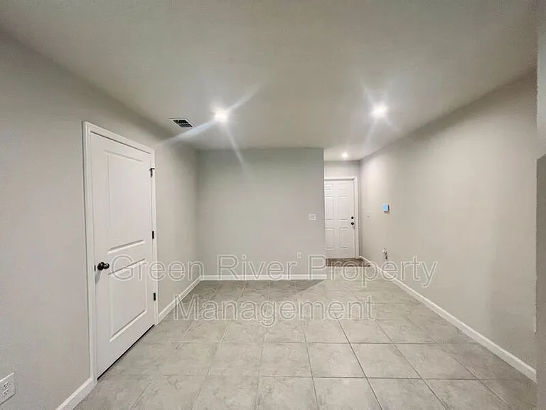 5953 Creekside Crossing Dr — Photo 13