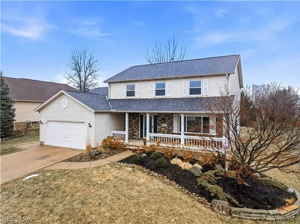 7817 Daniel Dr, Seven Hills, OH 44131