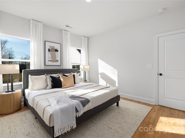 charlotte-north-carolina-452269501 picture