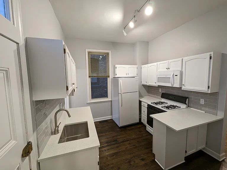 1314 W Addison St #1F — Photo 6