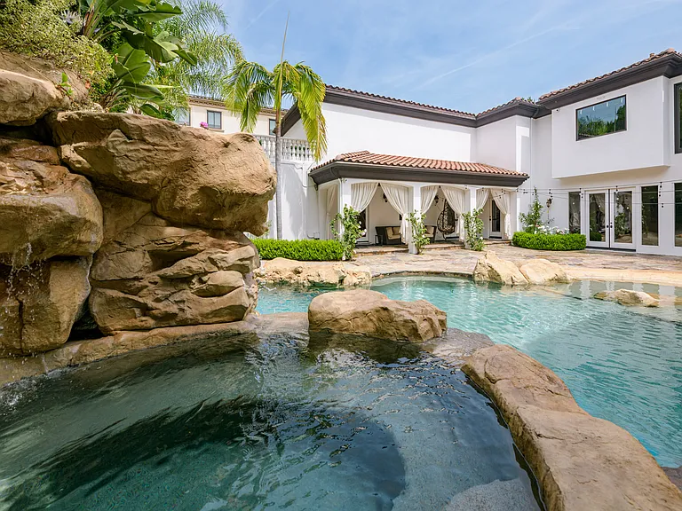 4701 Los Feliz Blvd — Photo 25