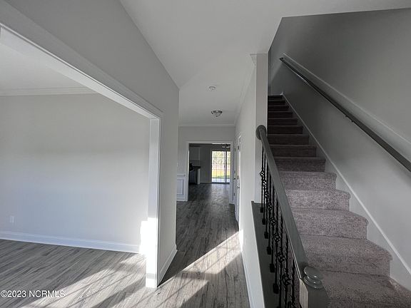2nd image of 442 Nantucket Trl